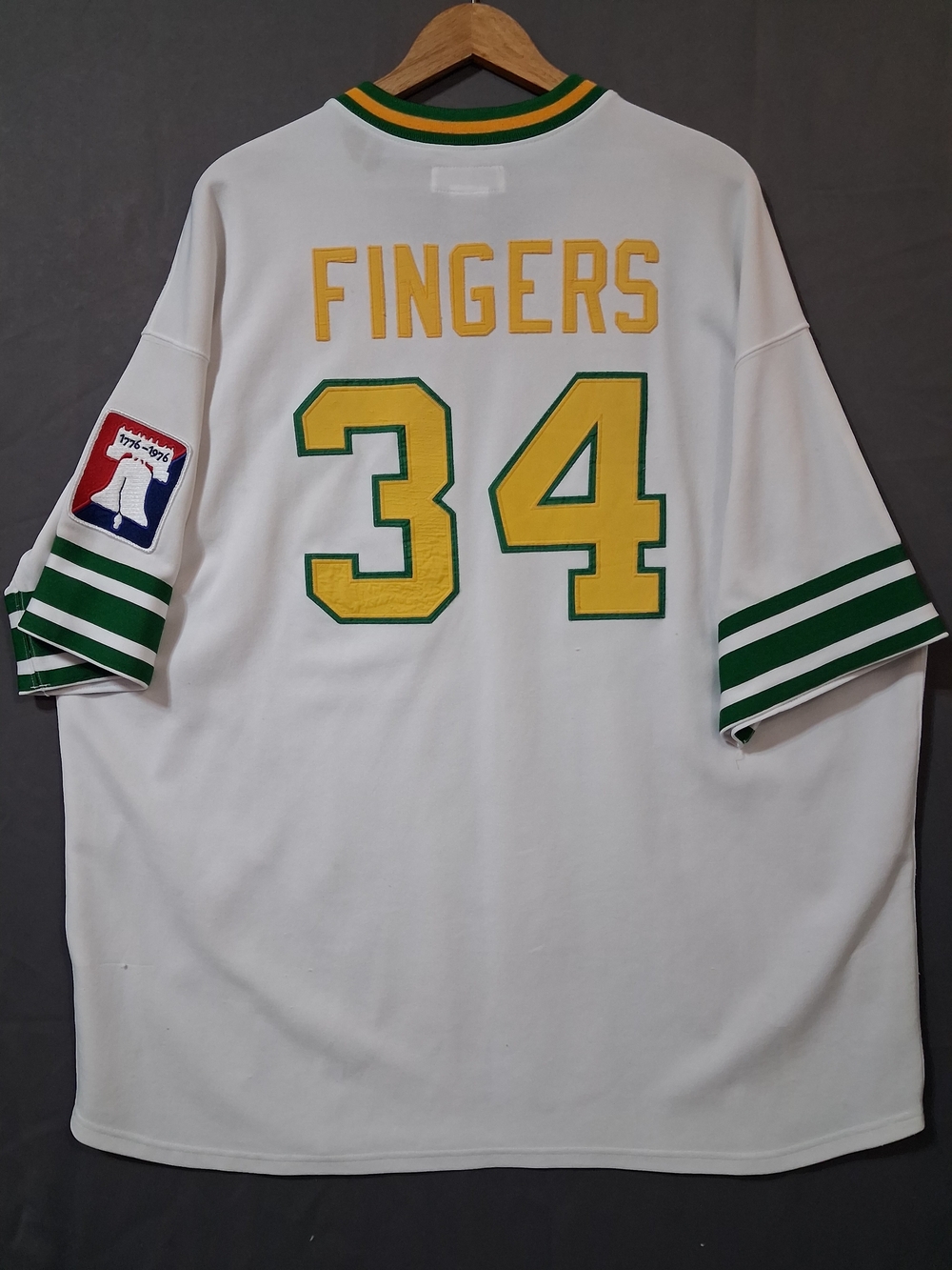 Vintage ROLLIE FINGER Oakland A's Men's White Athletic Jersey - Number 34